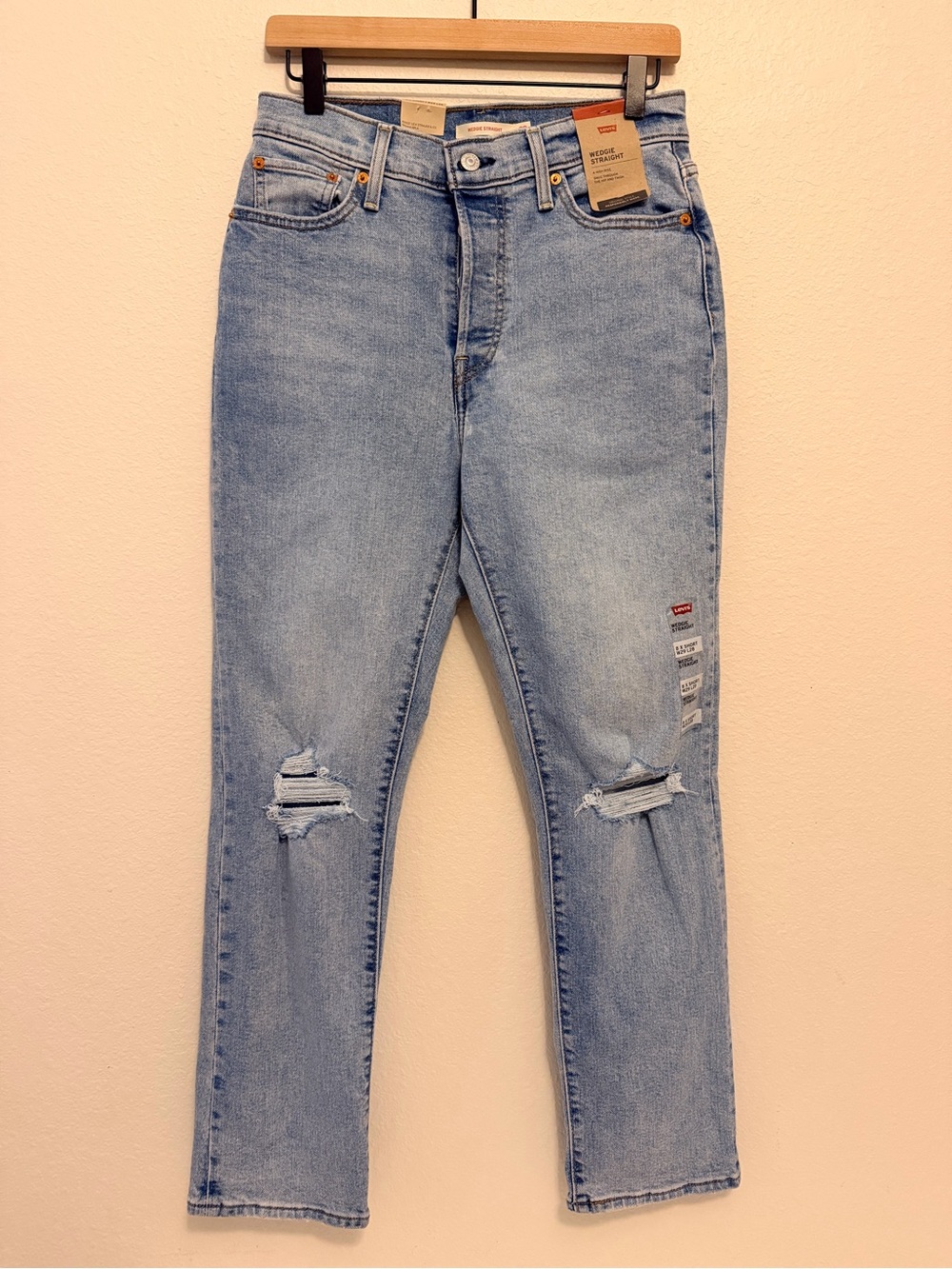 NWT Levi’s Wedgie Straight Distressed Jeans 29 8 Short